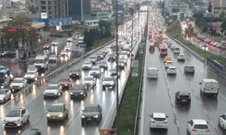 İstanbul'da yağış: Trafik yoğunluğu %80'e ulaştı