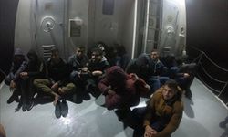 İzmir açıklarında 62 göçmen yakalandı