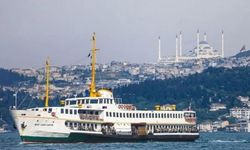 İstanbul Boğazı'nda gemi trafiği durduruldu: Şehir Hatları seferleri iptal edildi
