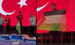  Filistin Dayanışması her yerde: Önce ödülü aldı sonra Filistin bayrağı açıp dabke dansı yaptı