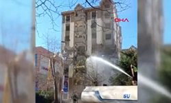 İstanbul'da yıkım sırasında bina caddeye çöktü