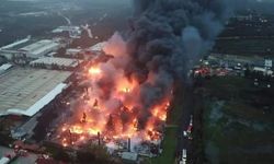Kocaeli’de fabrika yangını: Diğer binalara da sıçradı