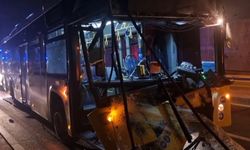 İETT otobüsü hafriyat kamyonuna çarptı: 9 yaralı 