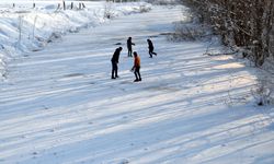 Karlıova'da tatil sonrası ilk ders ziline kar engeli
