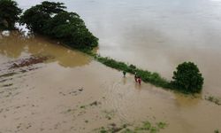 Filipinler'de sel ve toprak kaymalarında 6 kişi öldü