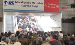 Mecidiyeköy metrobüs durağında yürüyen merdiven aniden ters yönde çalıştı: 3 yaralı
