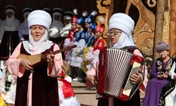 Kırgızistan'da "Türkü Kervanı" ile gelenekler gelecek nesillere aktarıyor
