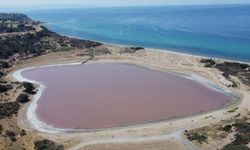 Çanakkale'de 'kalpli göl' beyaz köpüklerle doldu