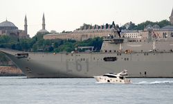 Dev uçak gemisi İstanbul'dan demir aldı