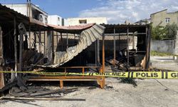 Depremzede ailenin yaşadığı konteyner yandı