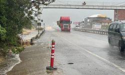 Fırtına ve sağanak İstanbul trafiğini vurdu