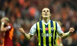 Fenerbahçe, derbide Galatasaray'ı yendi: Süper Lig'de şampiyonluk son haftaya kaldı