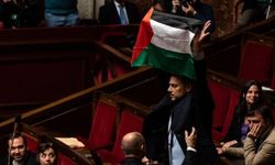 Fransa Meclisi'nde Filistin bayrağı açan muhalif milletvekiline men cezası