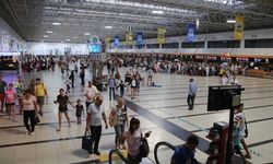 Antalya Havalimanı'nda uçuş trafiği durduruldu