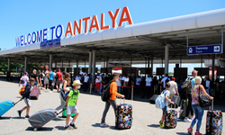Antalya'nın bayram tatilinde 4 milyon civarında turisti konuk etmesi bekleniyor