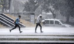 Meteoroloji uyardı: Sıcaklıklar düşüyor birçok şehri kuvvetli sağanak vuracak...