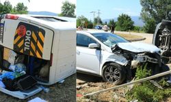 Otomobil ile minibüs çarpıştı: 18 yaralı