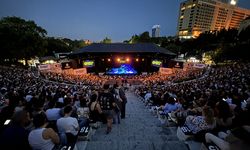 Ödüllü sanatçı Loreena McKennitt, Harbiye'de konser verdi