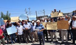 Malatya'da çiftçiler, TMO'nun kayısı taban fiyatını açıklamamasını protesto etti