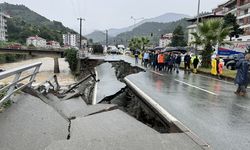 Artvin-Hopa kara yolu çökme nedeniyle ulaşıma kapandı