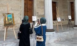 "Filistin'e Boyanmak" sergisi Üsküdar Valide-i Cedid Camii'nde açıldı