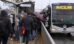 Hamile kadın metrobüste doğum yaptı