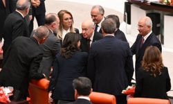 MHP lideri Bahçeli'den 'DEM Partililerle tokalaşma' açıklaması: Beni Cumhurbaşkanımızın konuşması harekete geçirdi