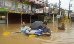 Filipinler'de tropik fırtına öncesi etkili olan şiddetli yağış sellere yol açtı