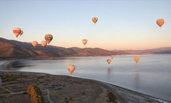 Salda Gölü üzerinde geniş katılımlı balon turu organizasyonu yapıldı