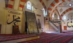 Kabe'nin kapı örtüsü Edirne Eski Cami'de sergileniyor