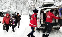 Rahatsızlanan kadını, UMKE hastaneye yetiştirdi