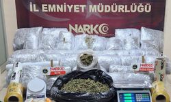 Turşu kutularına gizlenmiş 52 kilo skunk ele geçirildi