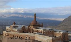 Osmanlı yadigarı İshak Paşa Sarayı, yılın her dönemi ziyaretçilerin uğrak yeri haline geliyor