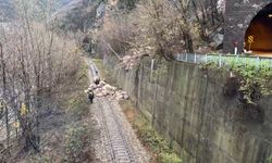 Karabük’te heyelan nedeniyle demir yolu ulaşıma kapandı