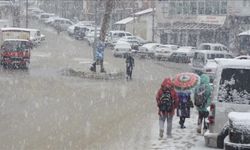 Adıyaman'da sağanak, Darende ve Çelikhan'da kar yağışı etkili oluyor