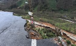 Rize'de heyelan: Bir mahalle yolu ulaşıma kapatıldı