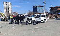 Ordu'da, öğrenci servisi ile hafif ticari aracın çarpıştığı kazada 10 kişi yaralandı