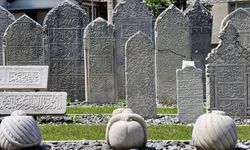 Fatih Sultan Mehmet'in ressamının mezar taşı Bursa'da korunuyor