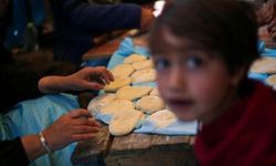 Gazze'de gıda krizi: Mercimekten ekmek yapıyorlar