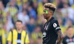 Fenerbahçe-Beşiktaş derbisinde futbolcuya lazer tutan seyirci gözaltına alındı
