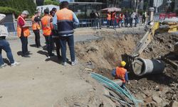 Sarıyer'de çöken yolda alt yapı çalışmaları sürüyor