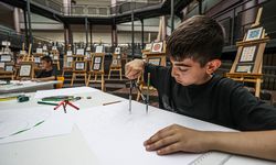 İslam sanatındaki geometrik desenleri çizerek hem dikkatlerini hem de yeteneklerini geliştirdiler