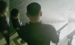 Acımasız baba, küçük kızına tekme atarak merdivenlerden yuvarladı