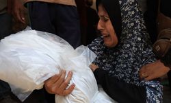 İşgalci İsrail'in Gazze'ye arife ve bayramın ilk gününde düzenlediği saldırılarda 95 Filistinli şehit oldu
