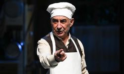 Usta oyuncu Şener Şen, 400'den fazla temsili kapalı gişe oynayan "Zengin Mutfağı" ile son kez seyircilerle buluştu