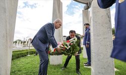 TBMM Başkanı Kurtulmuş, Aliya İzetbegoviç'in kabrini ziyaret etti