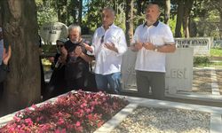 Türk sinemasının unutulmaz ismi, usta oyuncu Kemal Sunal kabri başında anıldı