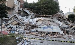 Balıkesir'deki 6.1'lik depremde yıkılan 3 katlı binadan karot örneği alındı
