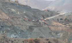 Sivas'ta demir madeni ocağında göçük altında kalan kişiyi arama çalışması sürüyor