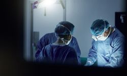 Kopan parmağını buz poşetine koyup yurt dışından Türkiye'ye geldi